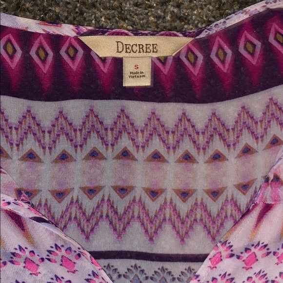 Decree Pink Aztec Print Chiffon Top SZ S - Picture 2 of 4